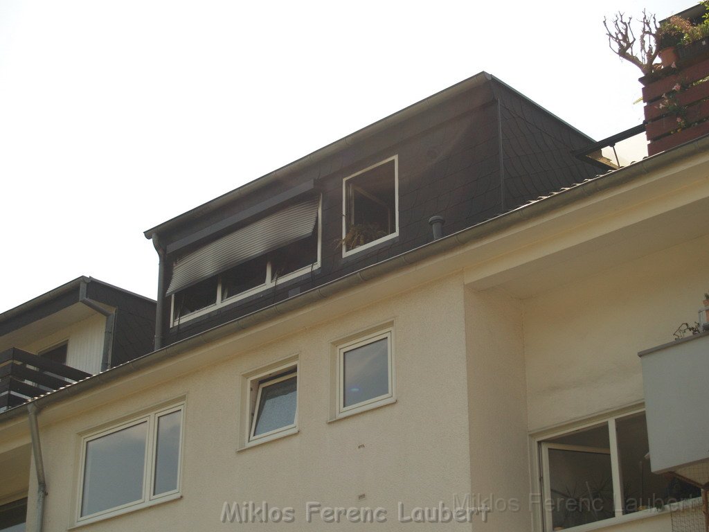 Mark Medlock s Dachwohnung ausgebrannt Koeln Porz Wahn Rolandstr P04.JPG